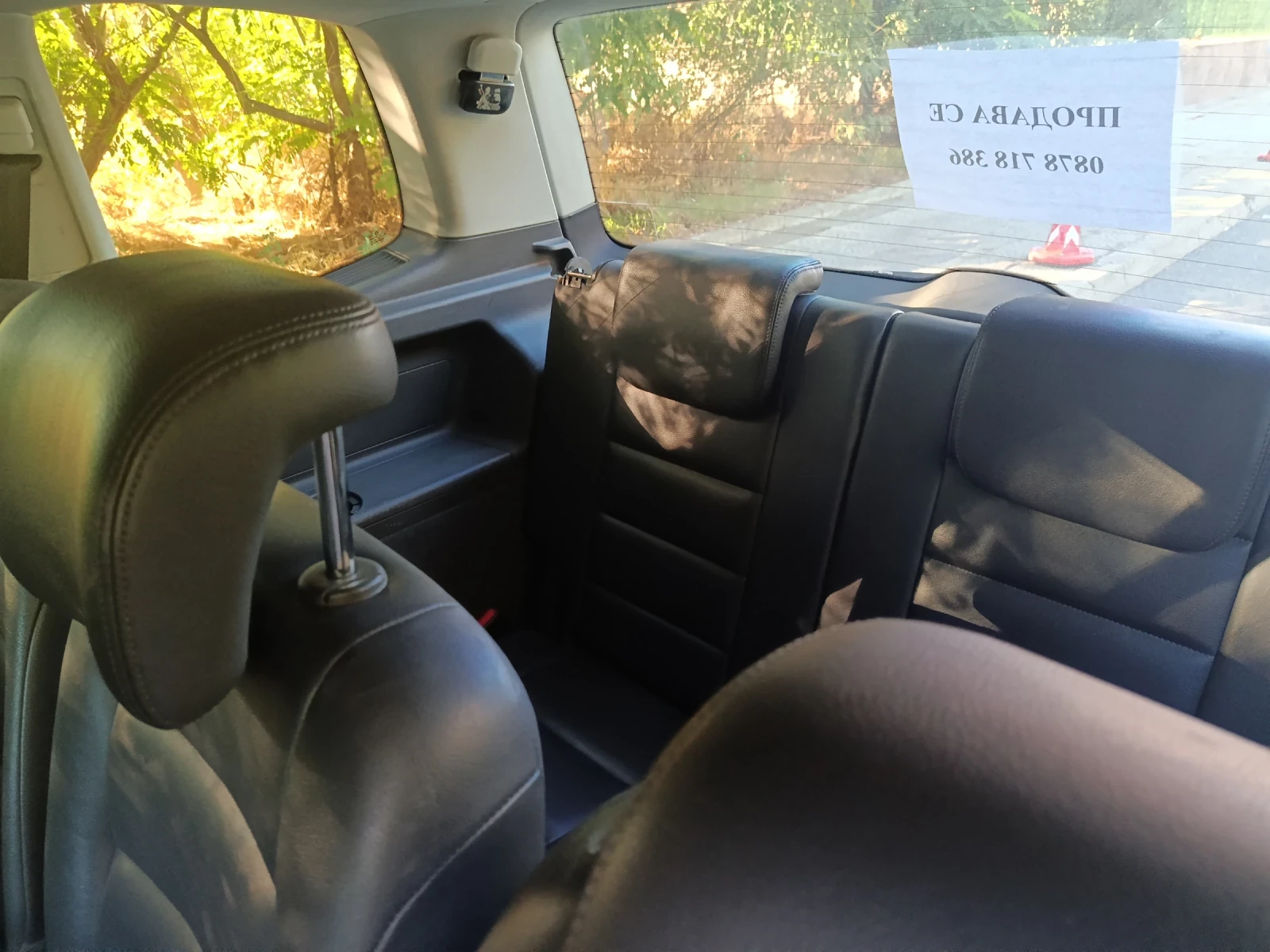 VW Touran 1.6 TDI, снимка 9 - Автомобили и джипове - 56163452