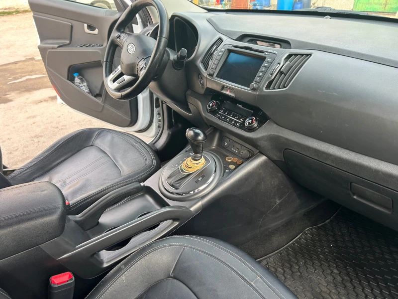 Kia Sportage, снимка 8 - Автомобили и джипове - 44588715