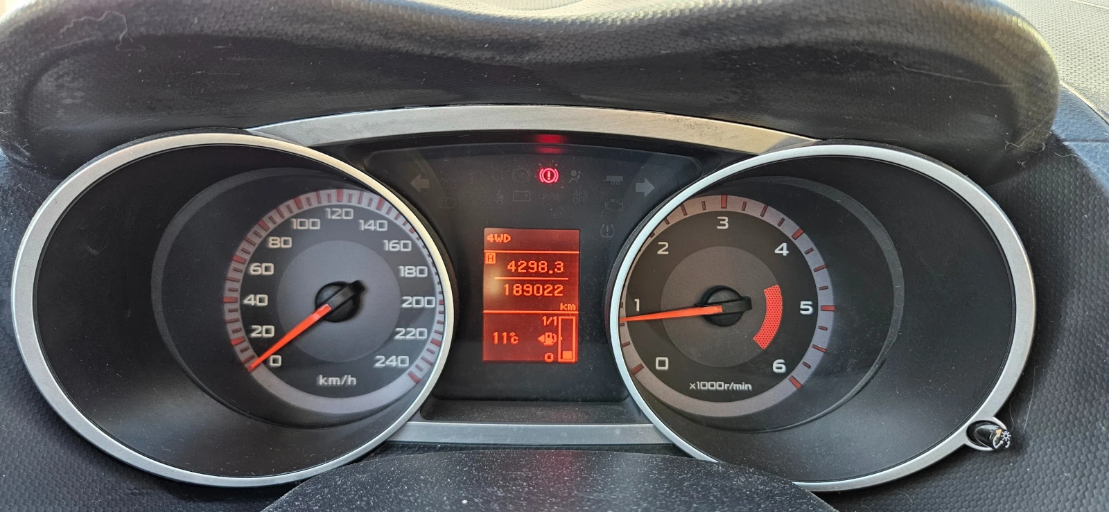 Mitsubishi Outlander 2.2 DI-D Instyle 7 места  - изображение 7