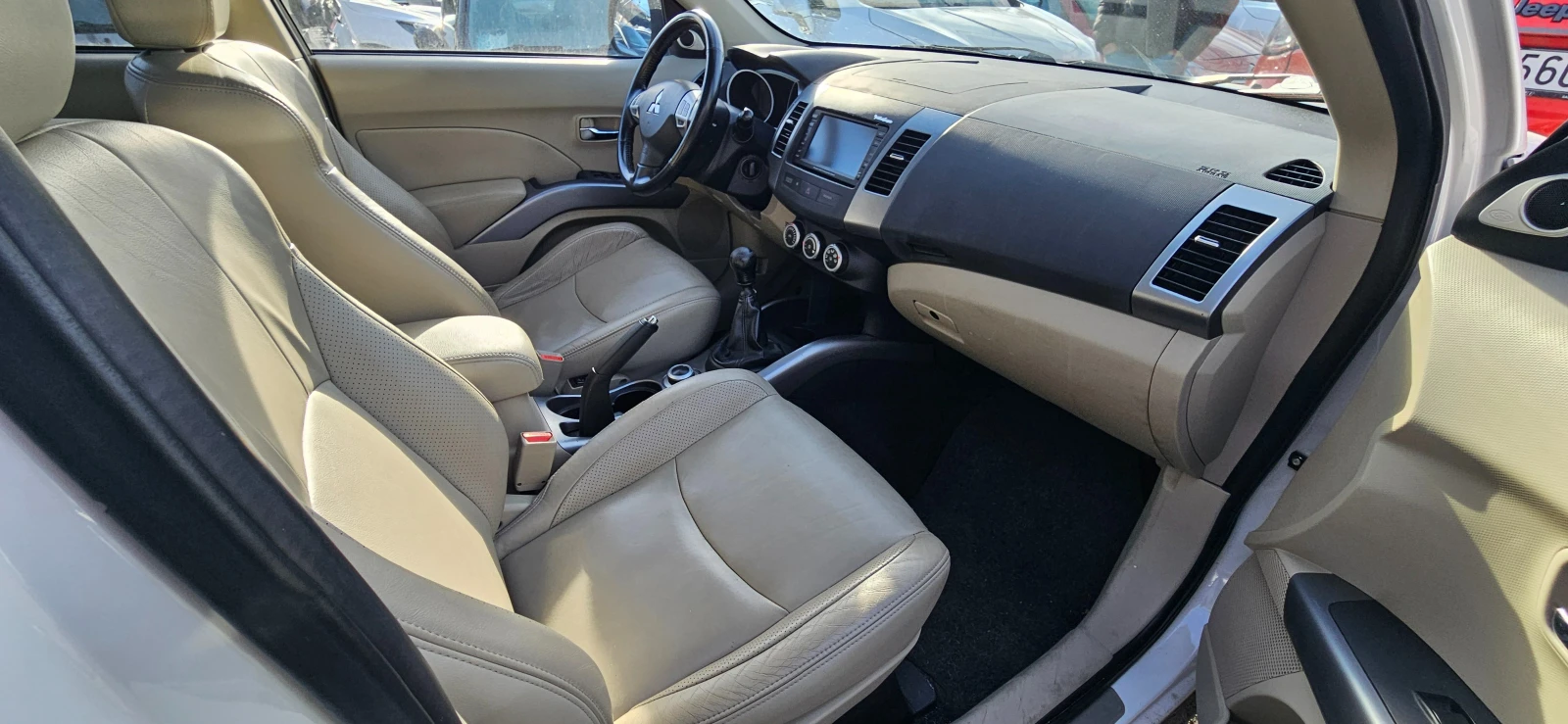 Mitsubishi Outlander 2.2 DI-D Instyle 7 места  - изображение 5