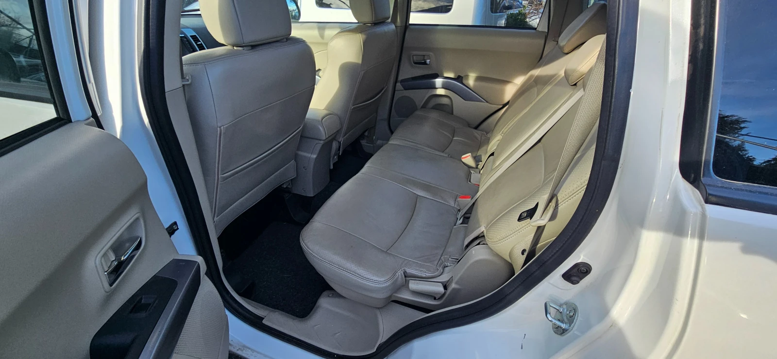 Mitsubishi Outlander 2.2 DI-D Instyle 7 места , снимка 11 - Автомобили и джипове - 53778733