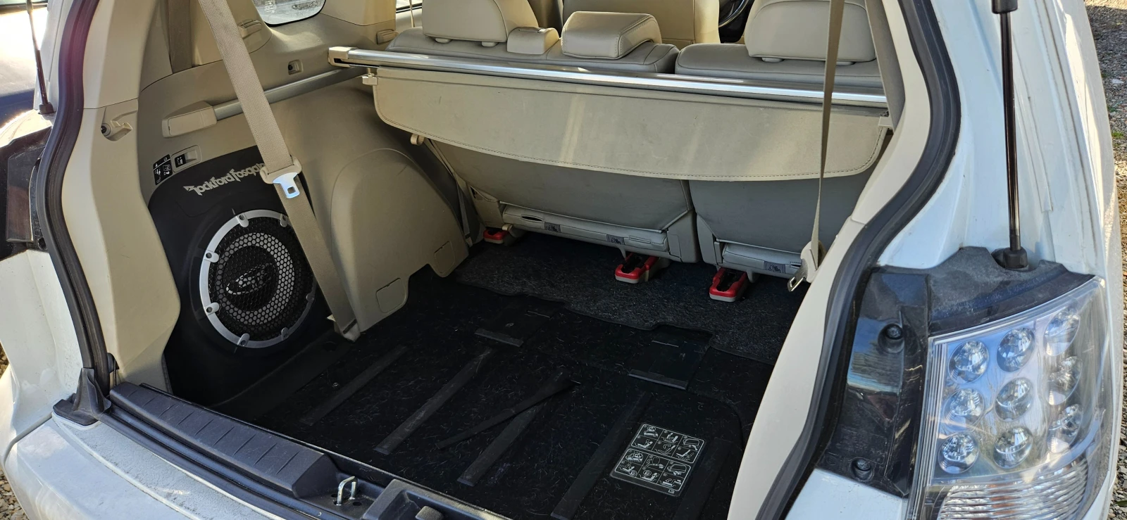 Mitsubishi Outlander 2.2 DI-D Instyle 7 места , снимка 13 - Автомобили и джипове - 53778733