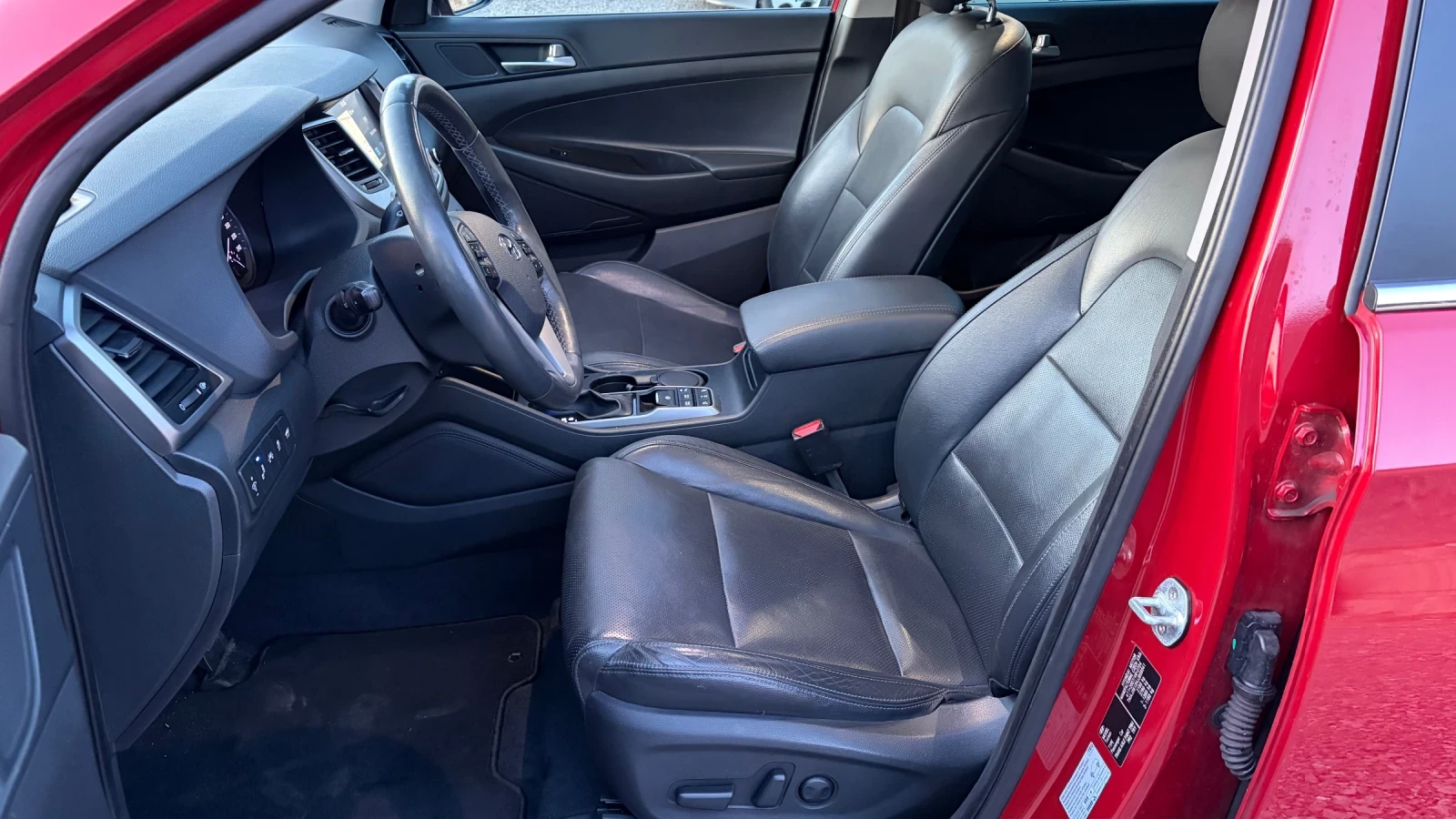 Hyundai Tucson 1.6i* 177hp* 4х4* Швейцария, снимка 7 - Автомобили и джипове - 54068191