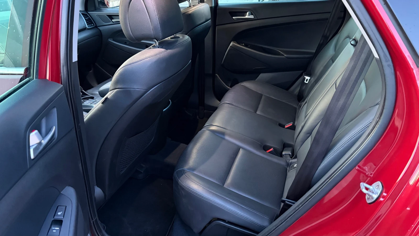 Hyundai Tucson 1.6i* 177hp* 4х4* Швейцария, снимка 10 - Автомобили и джипове - 54068191