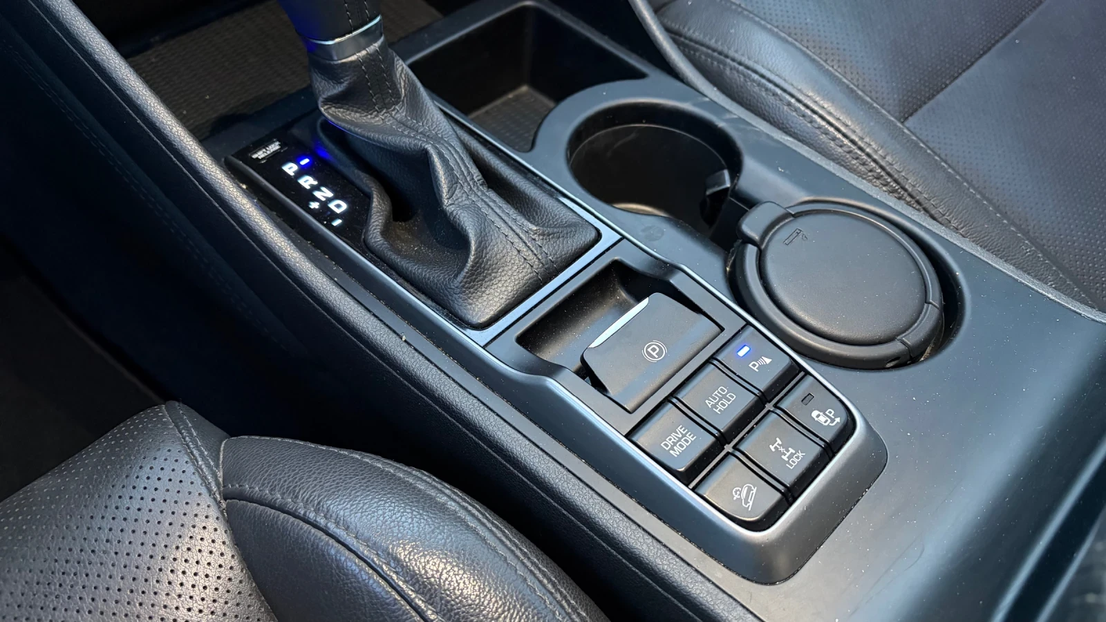 Hyundai Tucson 1.6i* 177hp* 4х4* Швейцария, снимка 14 - Автомобили и джипове - 54068191