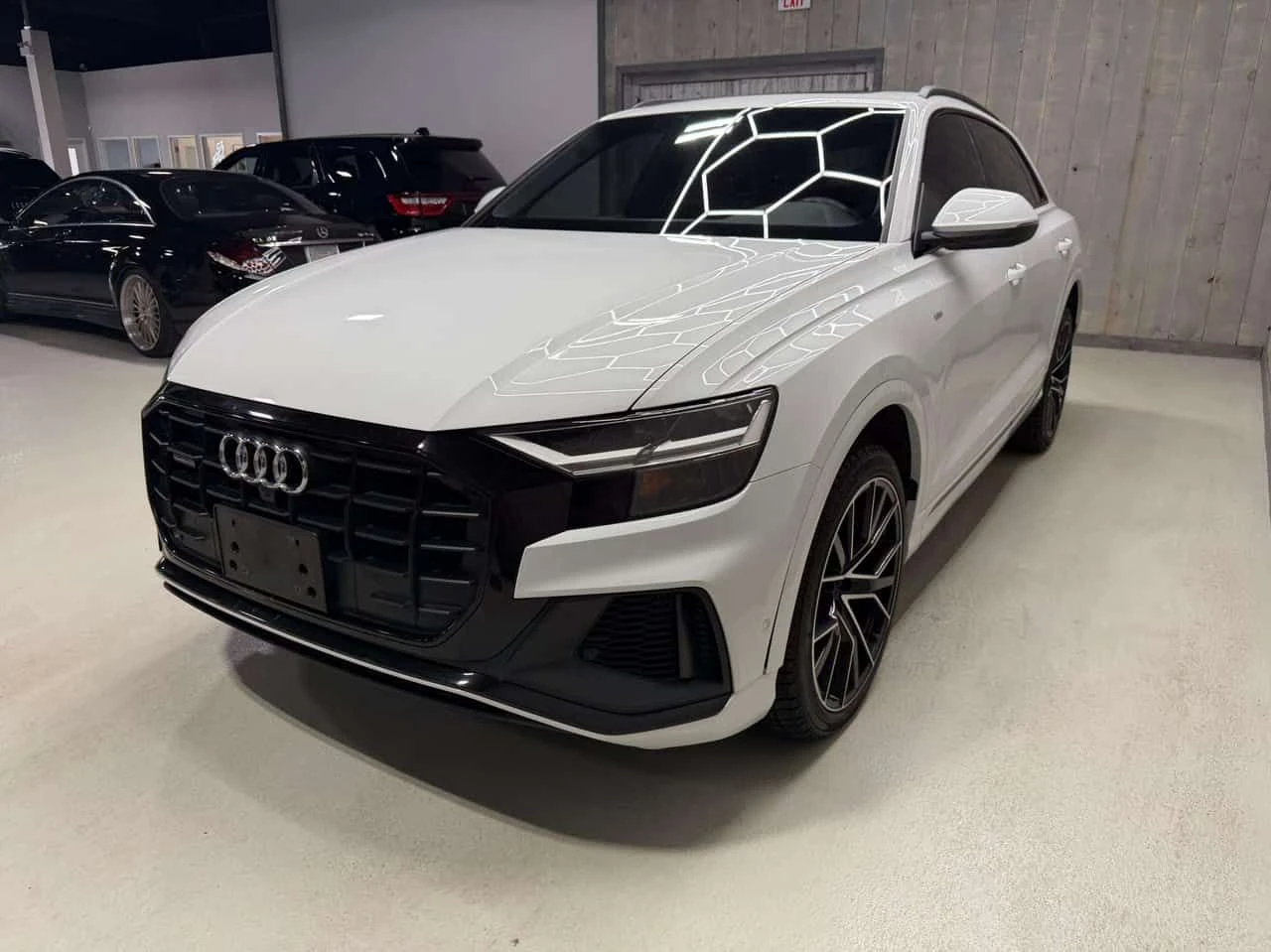 Audi Q8 PROGRESSIV S-LINE| BLACK OPTICS| 22 WHEELS| B&O, снимка 4 - Автомобили и джипове - 54159229