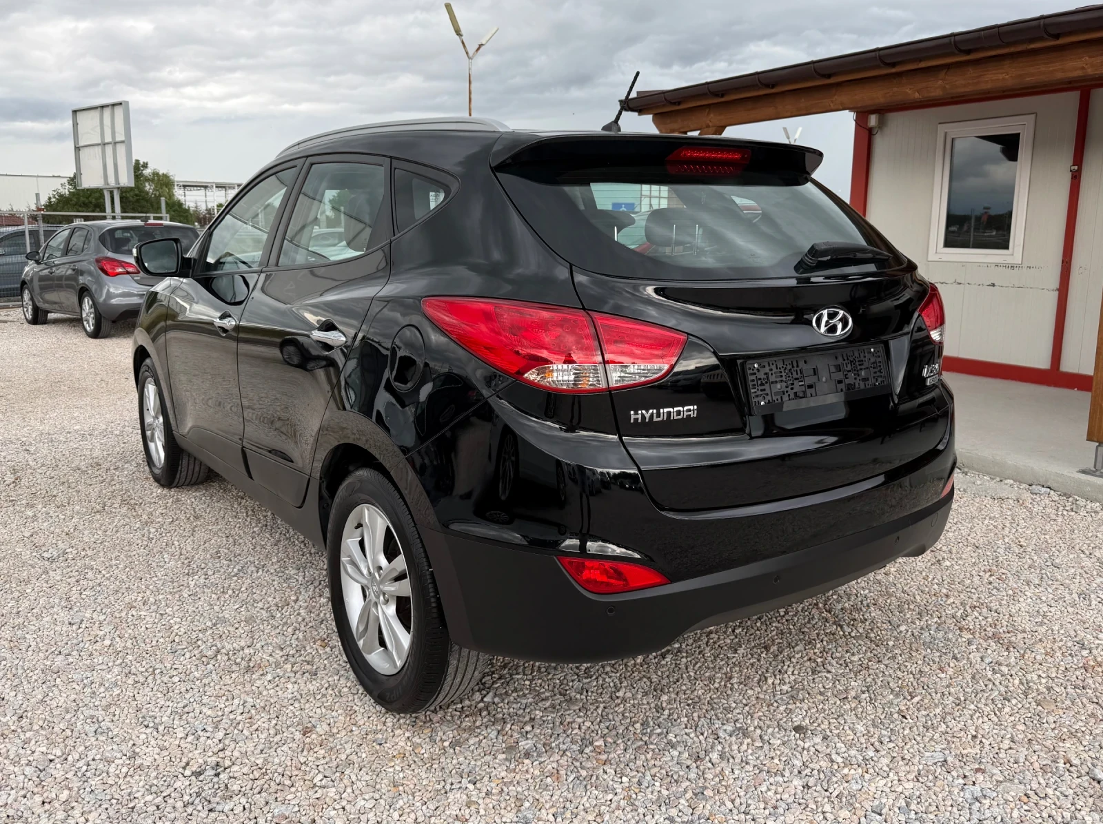 Hyundai IX35 1.7CRDI* НАВИ* КОЖА* ПОДГРЕВ, снимка 3 - Автомобили и джипове - 54751691