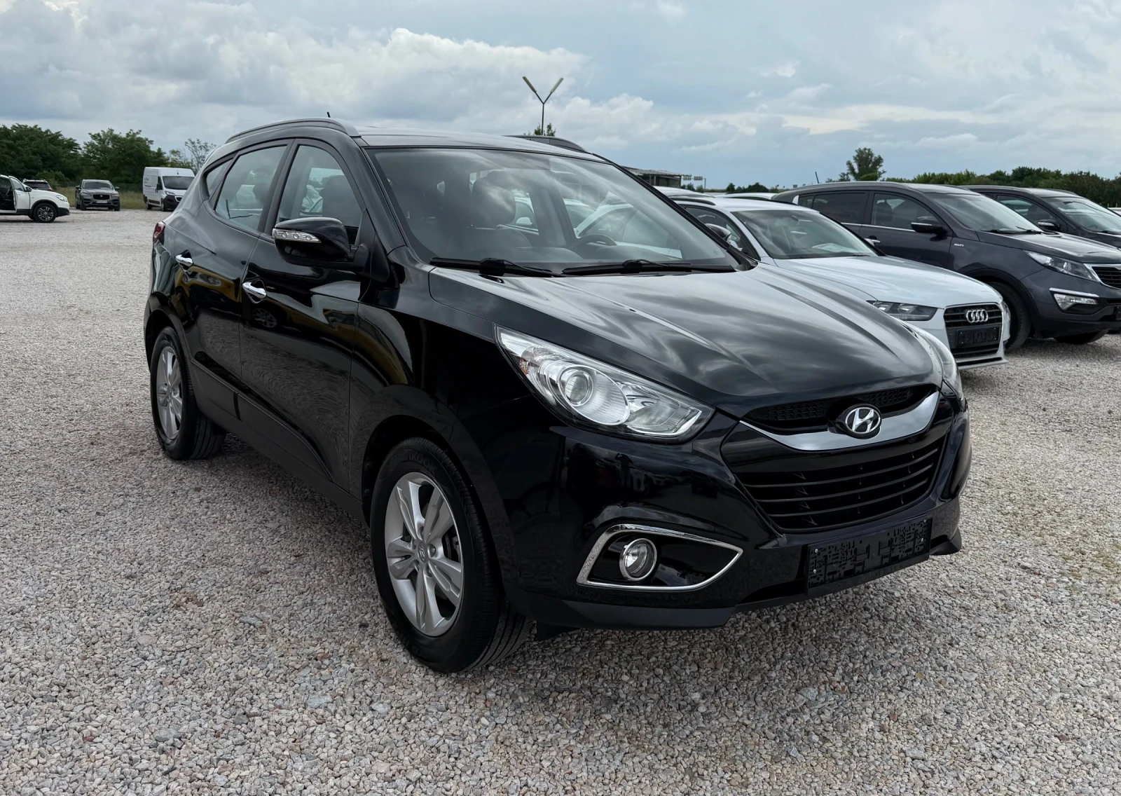 Hyundai IX35 1.7CRDI* НАВИ* КОЖА* ПОДГРЕВ, снимка 2 - Автомобили и джипове - 54751691