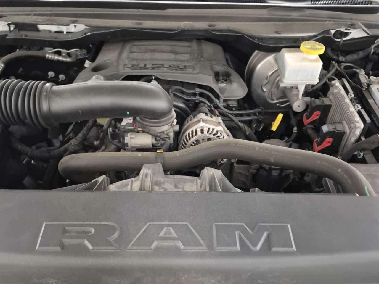 Dodge RAM 1500 LARAMIE| ПАМЕТ| ОБДУХВАНЕ| KEYLESS| CARFAX| , снимка 16 - Автомобили и джипове - 54819901