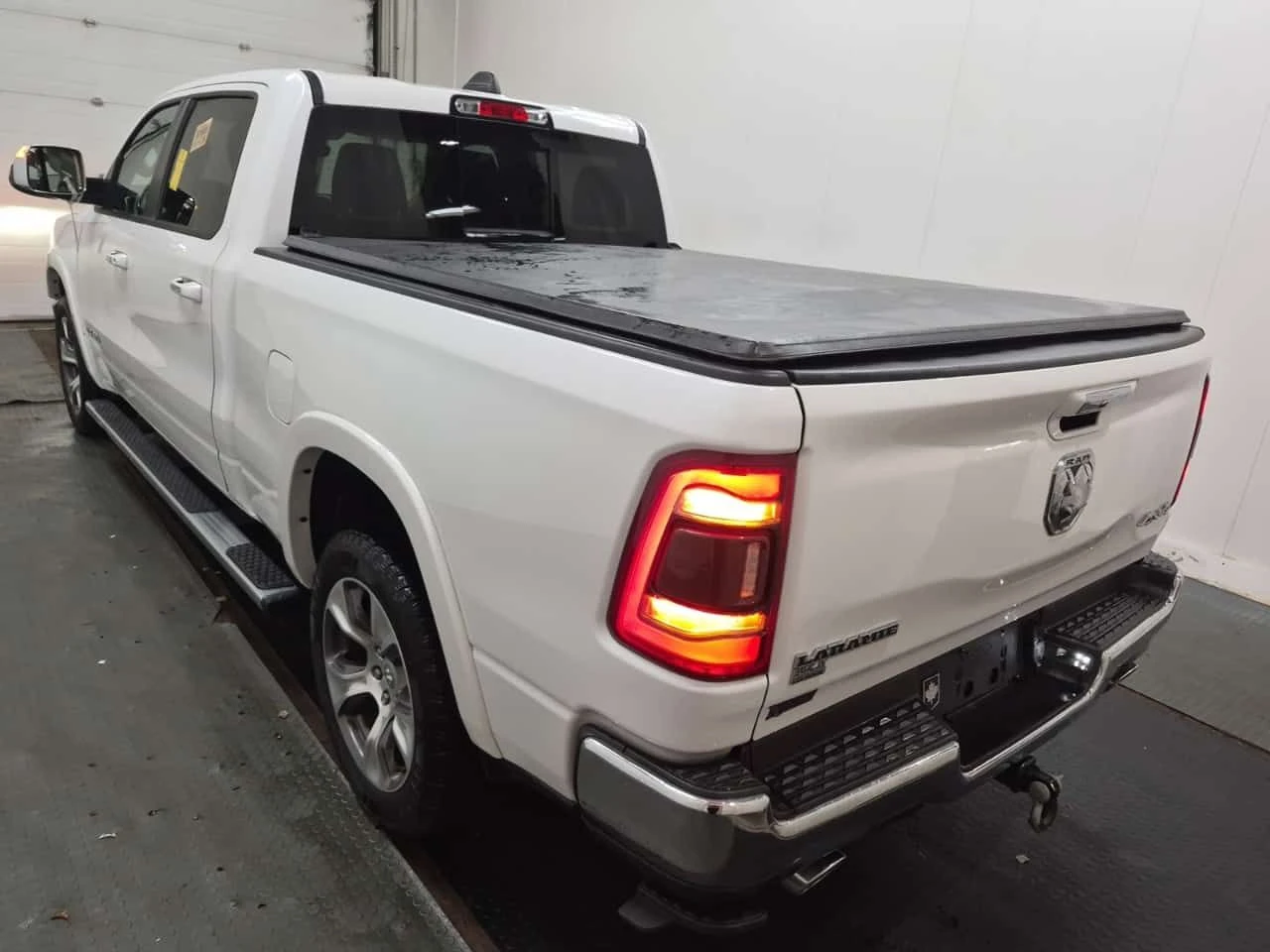Dodge RAM 1500 LARAMIE| ПАМЕТ| ОБДУХВАНЕ| KEYLESS| CARFAX| , снимка 4 - Автомобили и джипове - 54819901