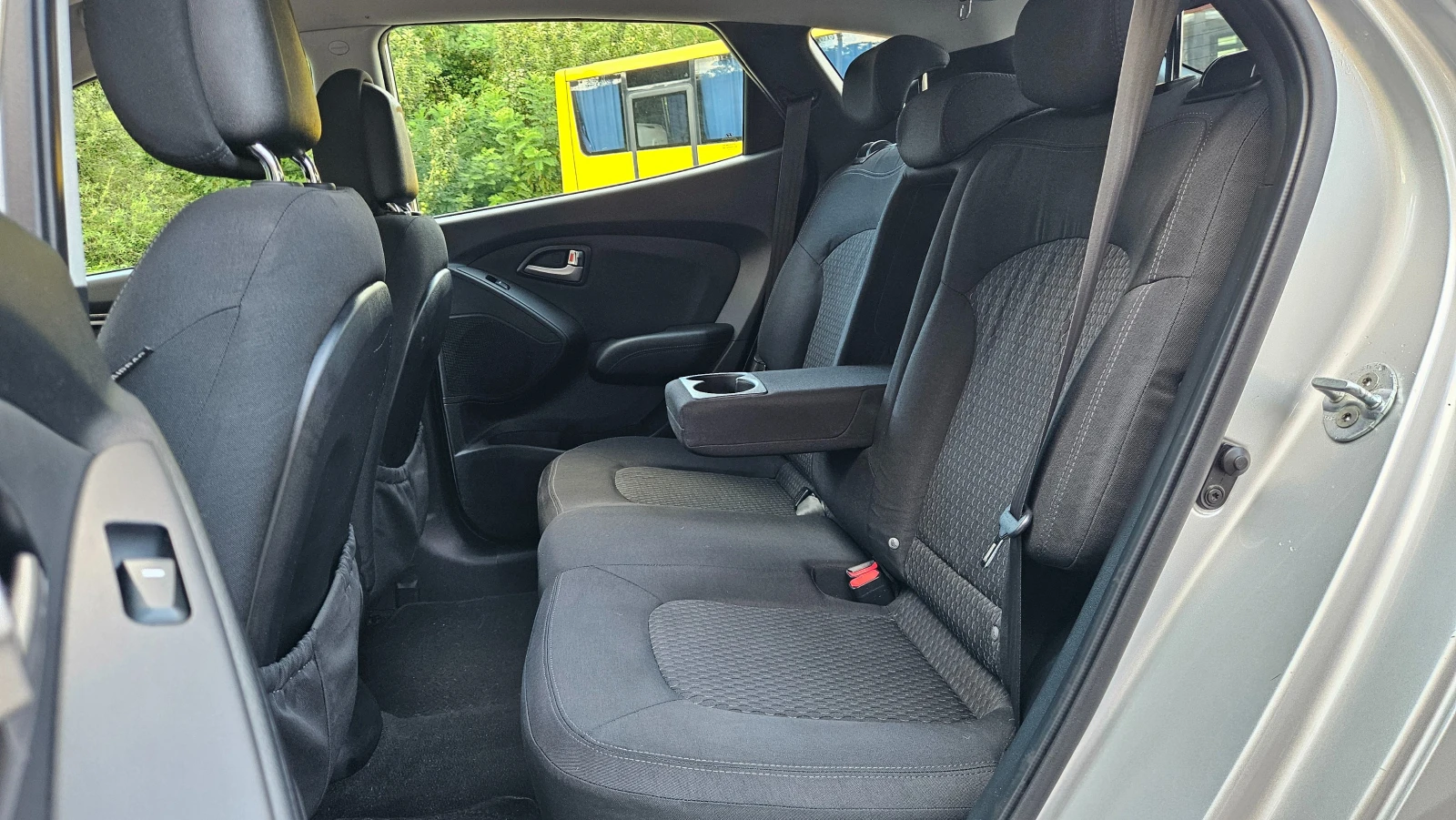 Hyundai IX35 2.0 Crdi 6skorosti/Klimatik/Euro5b, снимка 14 - Автомобили и джипове - 55277161
