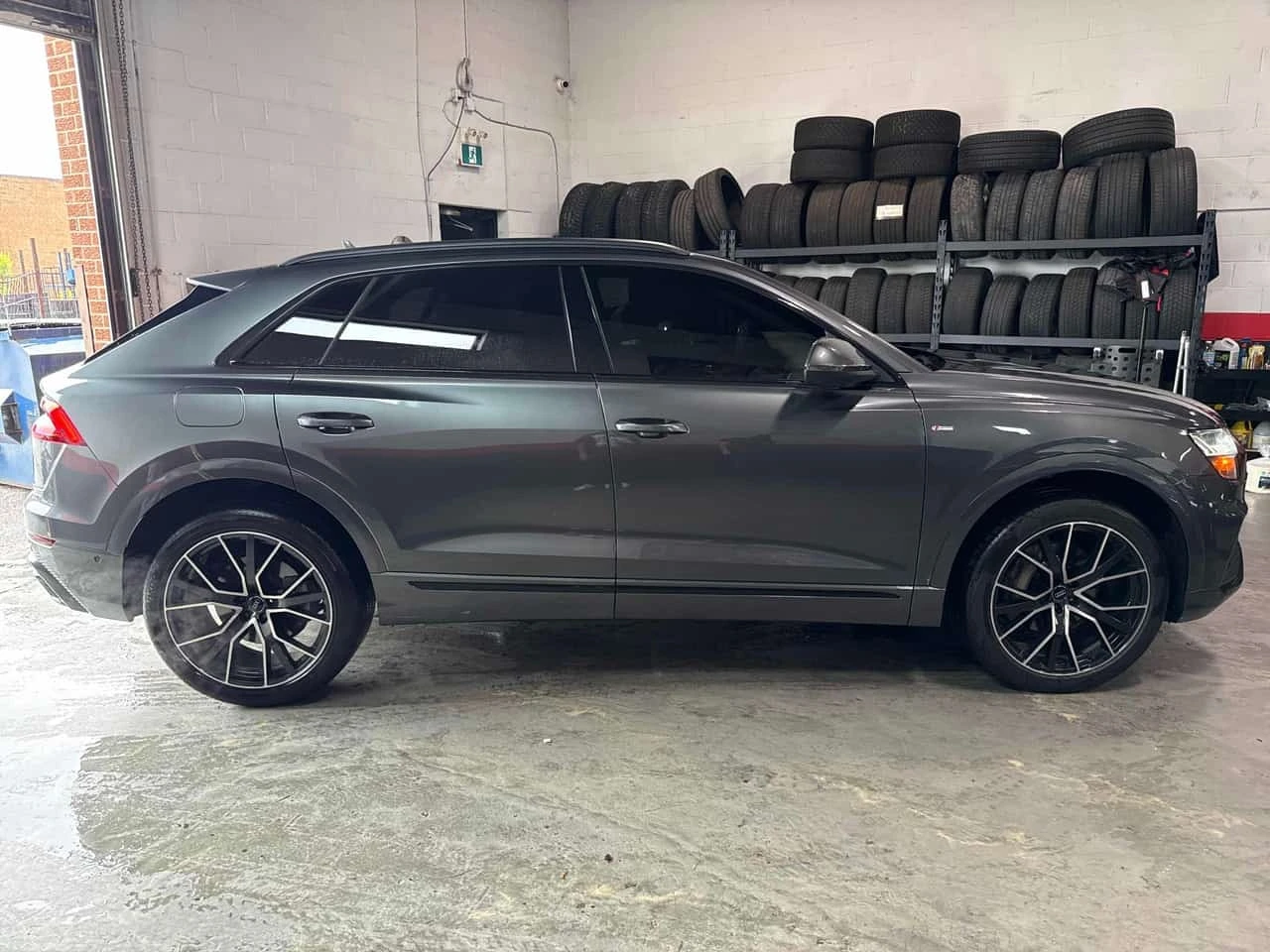 Audi Q8 * Technik * CARFAX * БЕЗ ПЪРВОНАЧАЛНА ВНОСКА, снимка 3 - Автомобили и джипове - 55784438