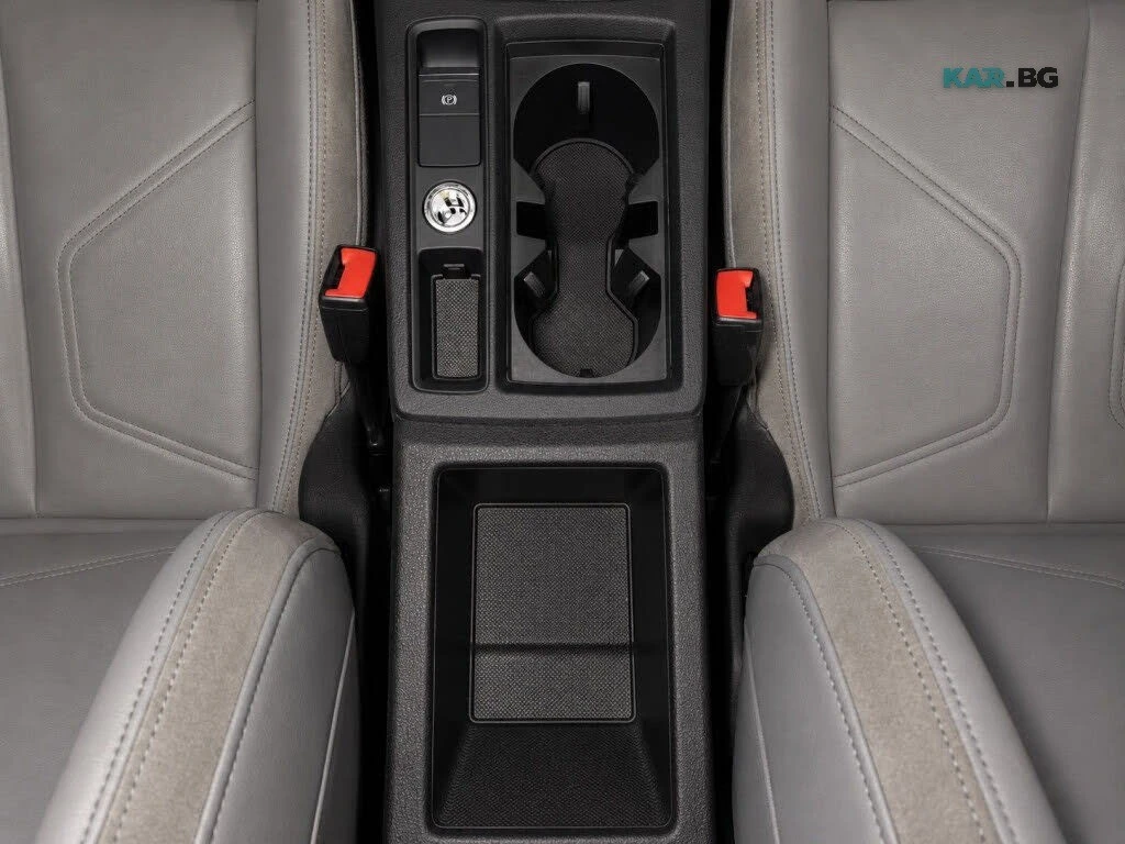 Audi Q3 Premium Plus * S Line * АвтоКредит * (ЦЕНА ДО БГ), снимка 13 - Автомобили и джипове - 56043620