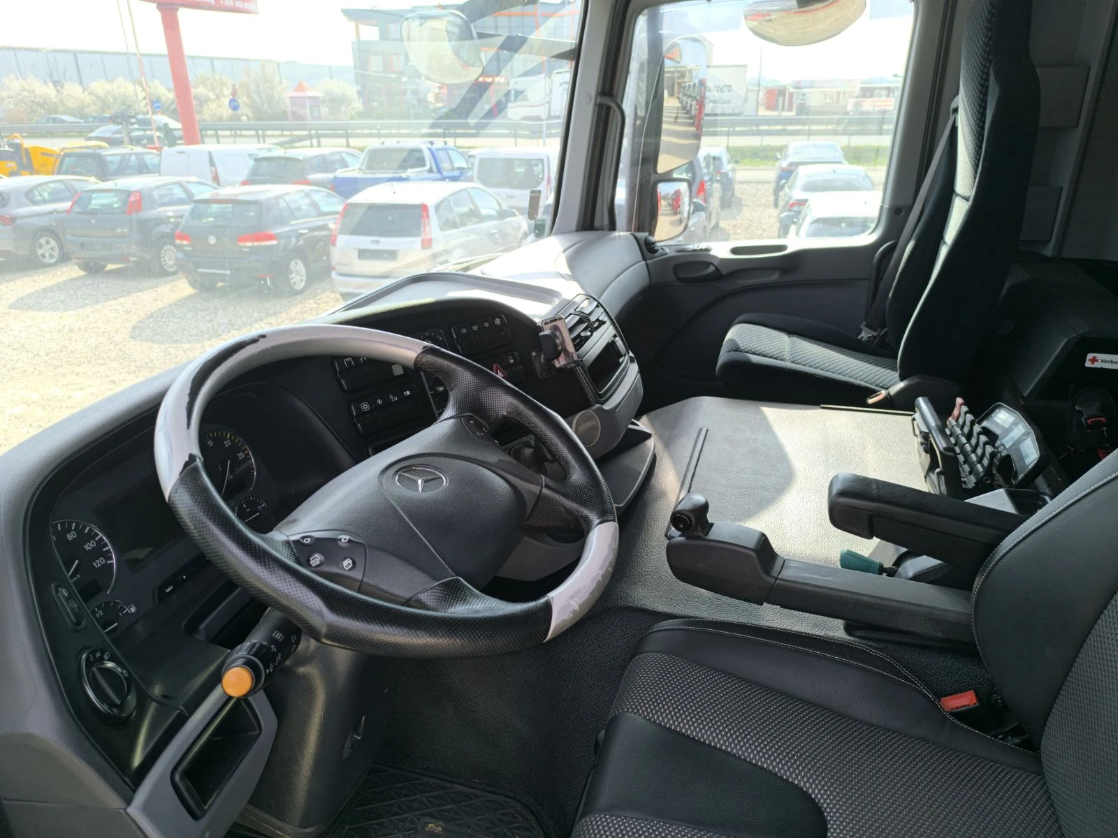 Mercedes-Benz Actros 3355 V8 6X6 HIAB 211 EP-5 HIPRO, снимка 9 - Камиони - 53975313