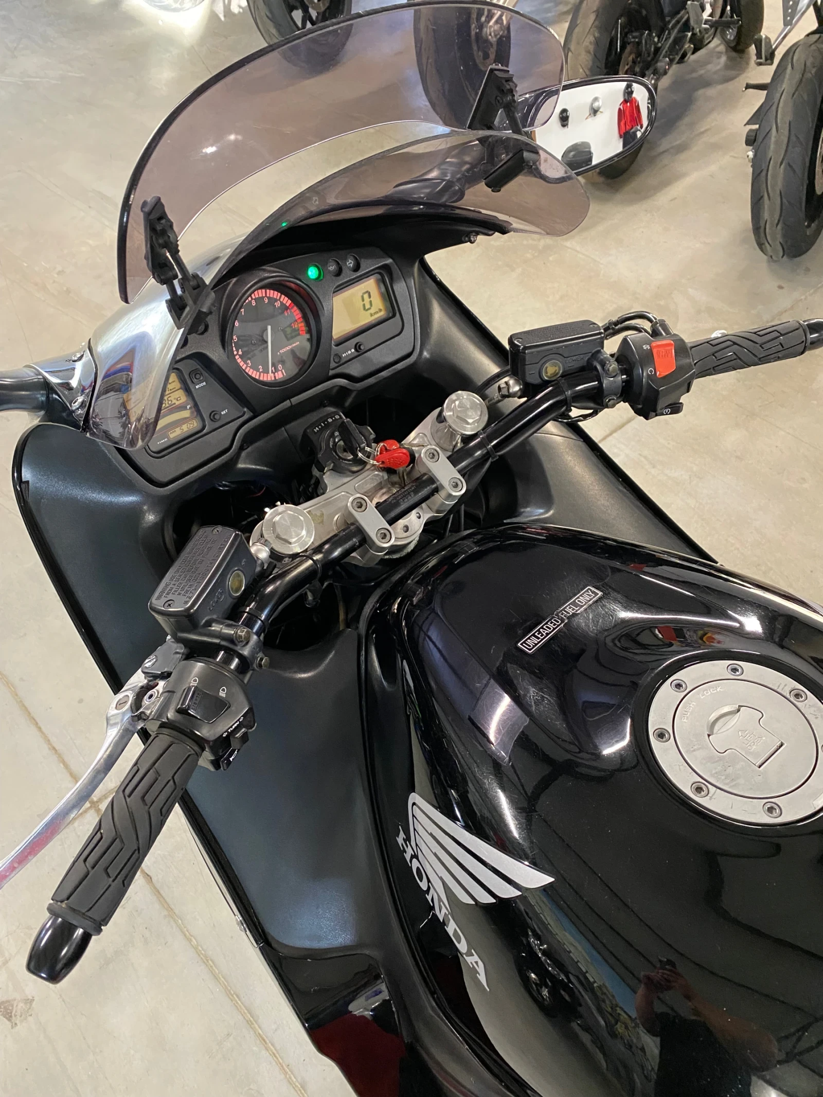 Honda Cbr 1100XX - изображение 9