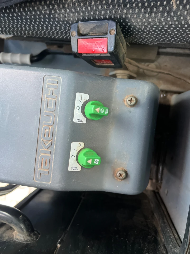 Багер Takeuchi TB23R/1950часа/2670кг/14.4KW/ПОДАРЪК 2бр. КОФИ, снимка 13 - Индустриална техника - 49896008