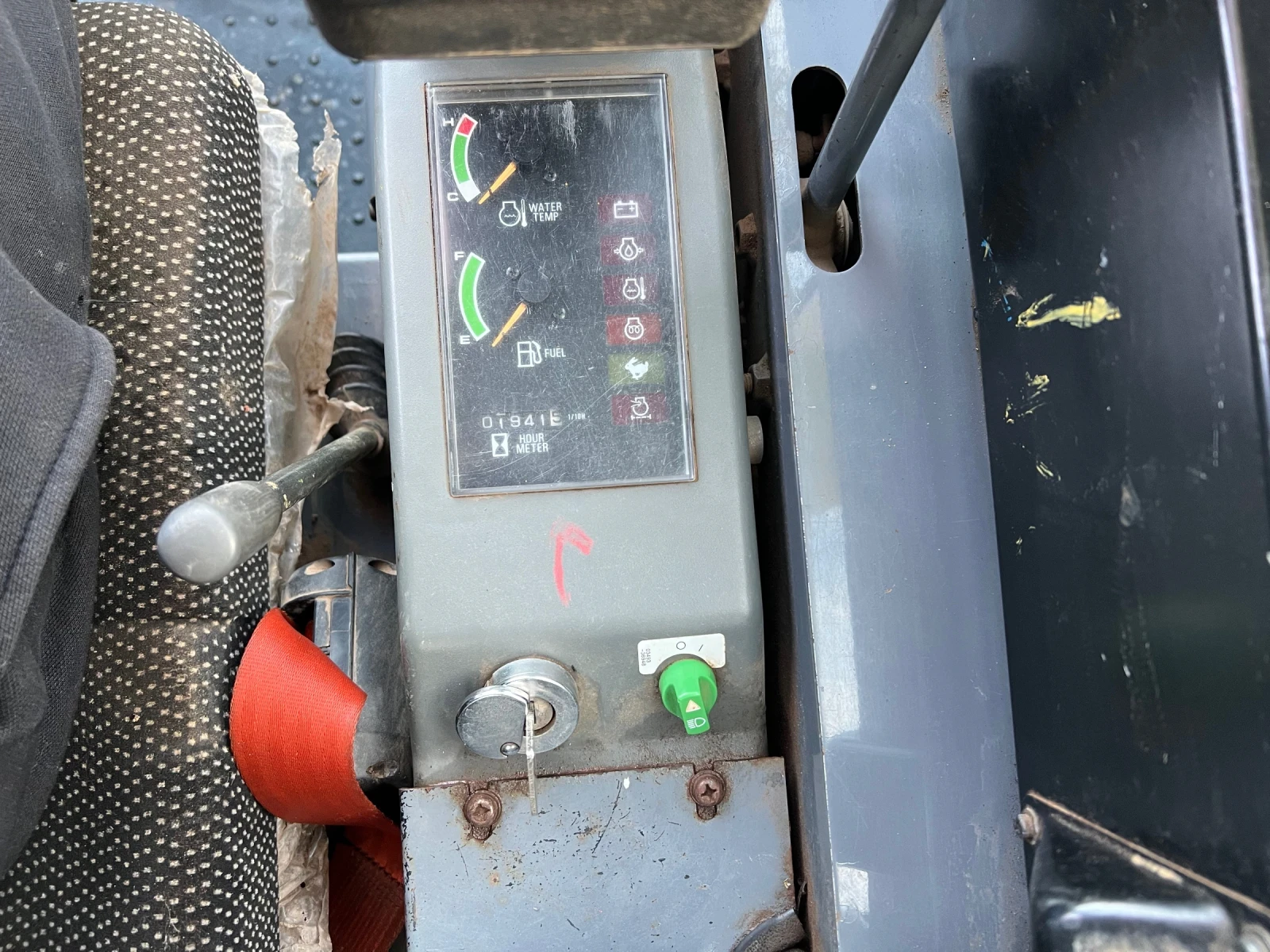 Багер Takeuchi TB23R/1950часа/2670кг/14.4KW/ПОДАРЪК 2бр. КОФИ - изображение 10