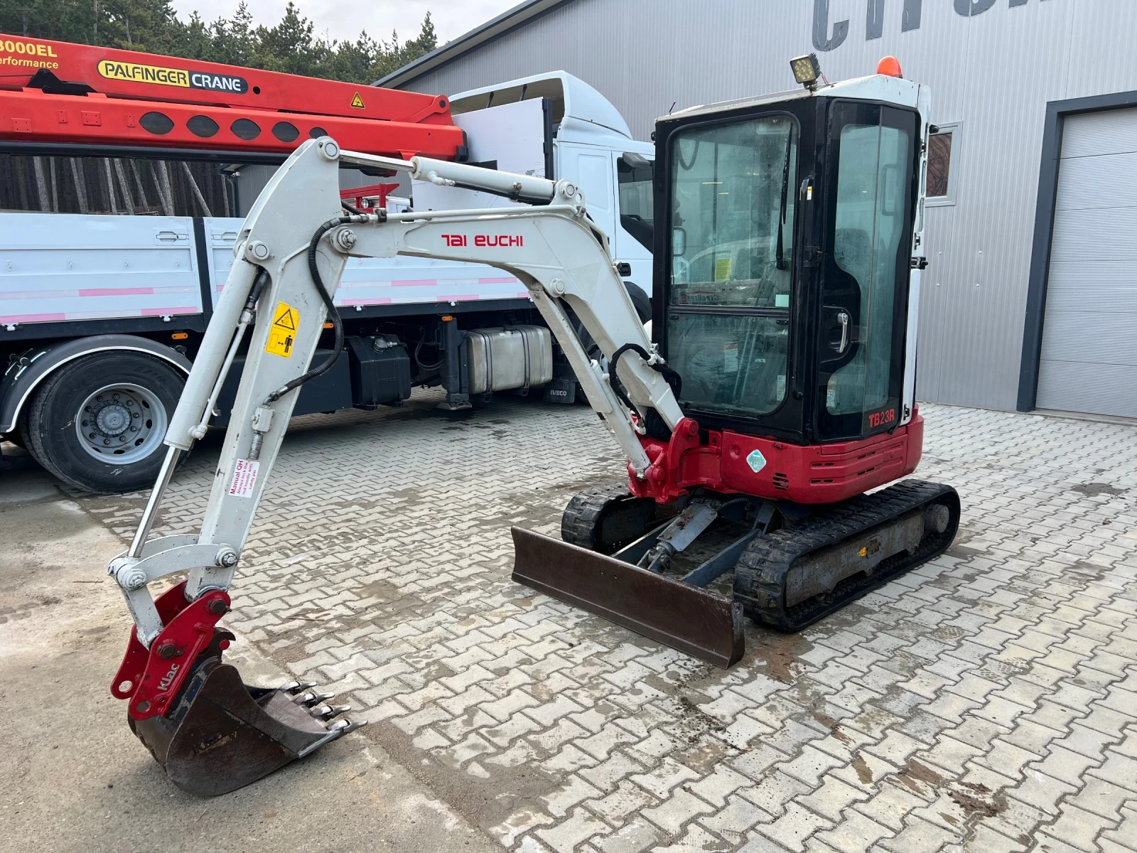 Багер Takeuchi TB23R/1950часа/2670кг/14.4KW/ПОДАРЪК 2бр. КОФИ - изображение 2
