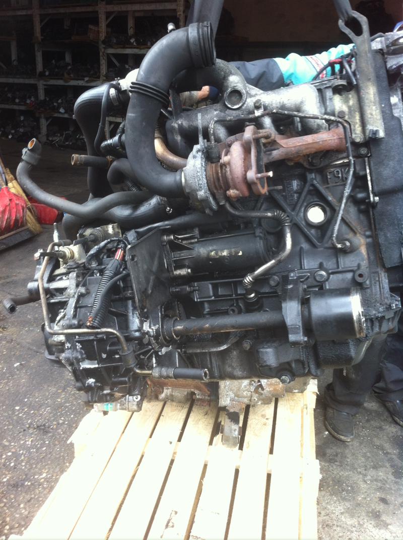 Двигател за Opel Vivaro, снимка 2 - Части - 12237542