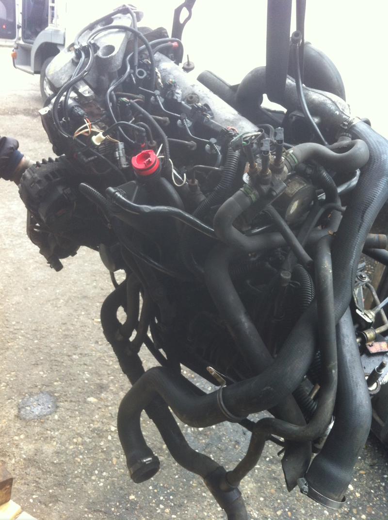 Двигател за Opel Vivaro, снимка 4 - Части - 12237542