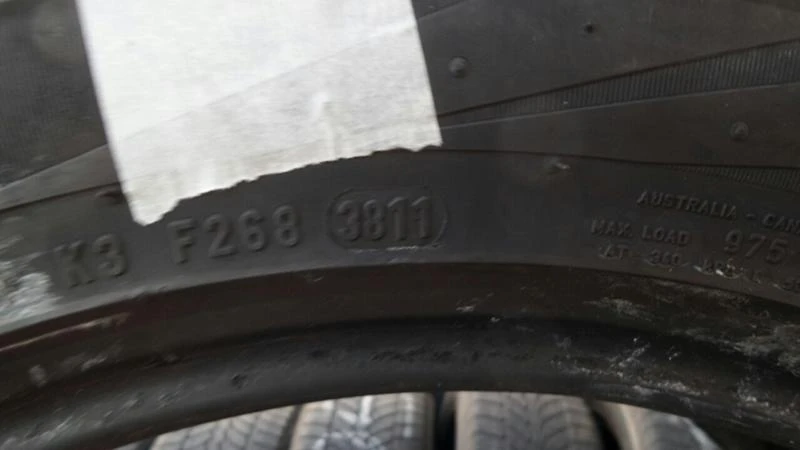 Гуми Зимни 235/60R18, снимка 5 - Гуми и джанти - 15645649