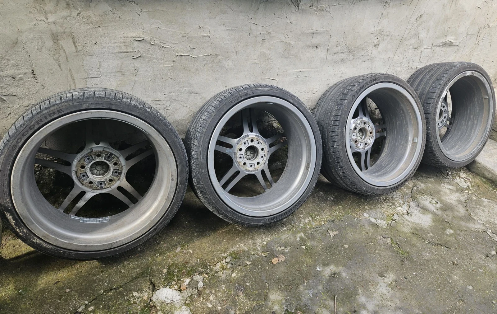 Гуми с джанти Други 225/35R19, снимка 2 - Гуми и джанти - 54948229