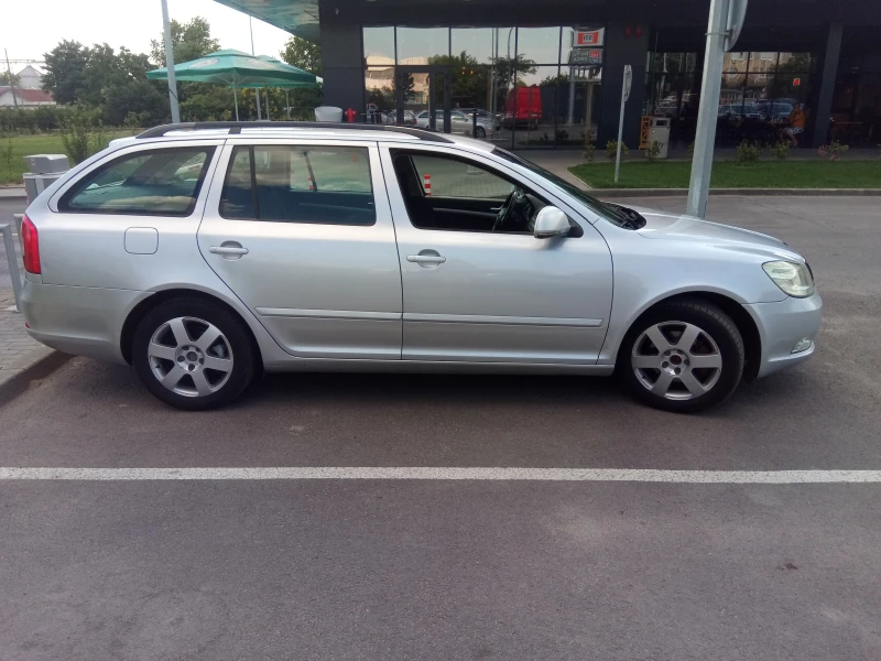 Skoda Octavia ОБСЛУЖЕНА, снимка 2 - Автомобили и джипове - 49017358