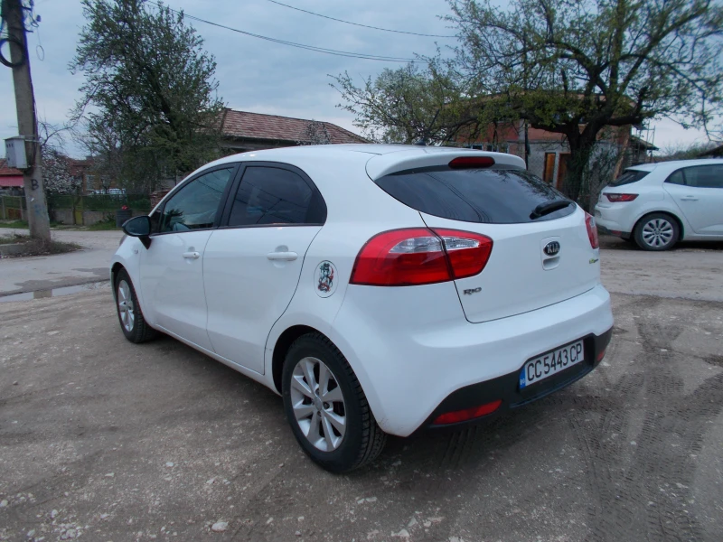 Kia Rio, снимка 6 - Автомобили и джипове - 52677697