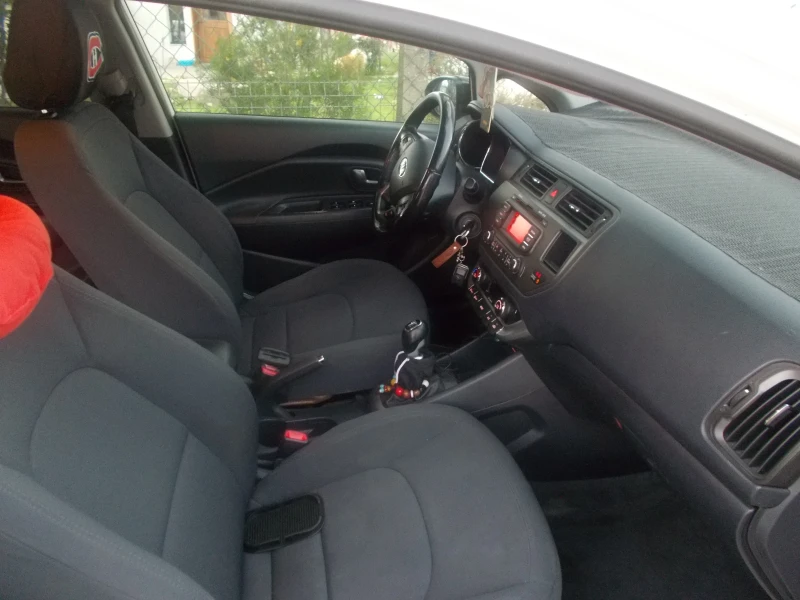 Kia Rio, снимка 9 - Автомобили и джипове - 52677697