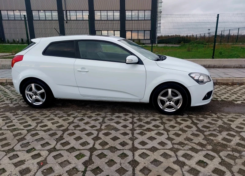 Kia Ceed 1.6, снимка 3 - Автомобили и джипове - 52712812