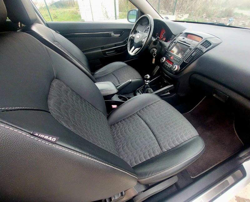 Kia Ceed 1.6, снимка 13 - Автомобили и джипове - 52712812