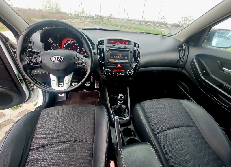 Kia Ceed 1.6, снимка 9 - Автомобили и джипове - 52712812