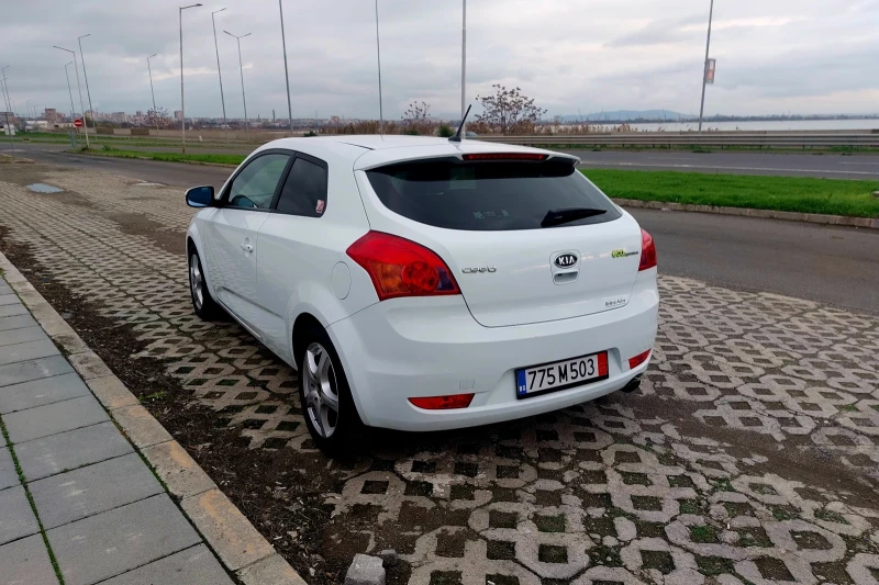 Kia Ceed 1.6, снимка 5 - Автомобили и джипове - 52712812