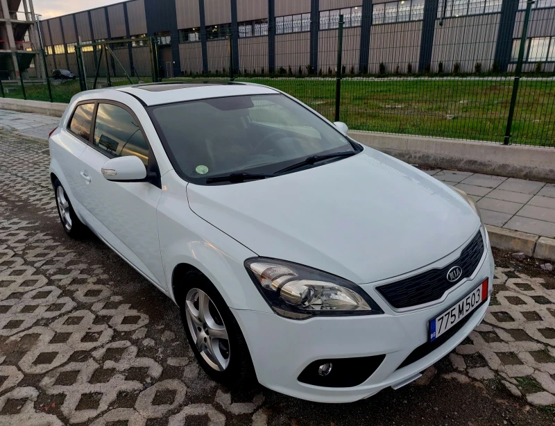 Kia Ceed 1.6, снимка 8 - Автомобили и джипове - 52712812