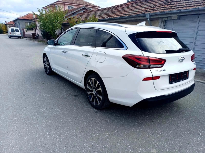 Hyundai I30 1.6 CRDi -FULL, снимка 8 - Автомобили и джипове - 53402534