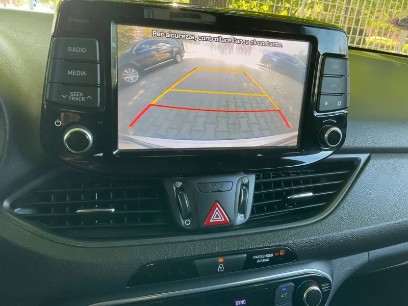 Hyundai I30 1.6 CRDi -FULL, снимка 14 - Автомобили и джипове - 53402534