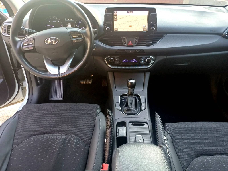 Hyundai I30 1.6 CRDi -FULL, снимка 10 - Автомобили и джипове - 53402534