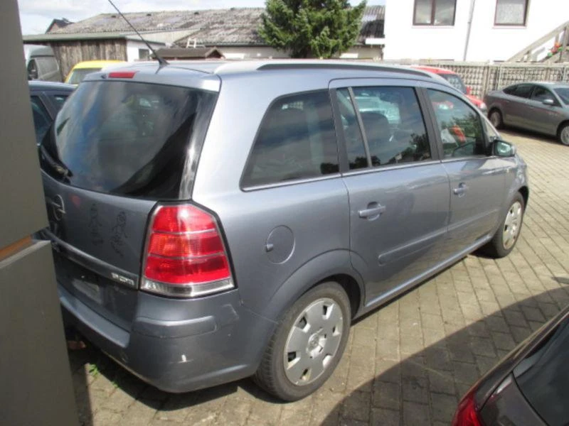 Opel Zafira 1.9 D, снимка 2 - Автомобили и джипове - 54354840