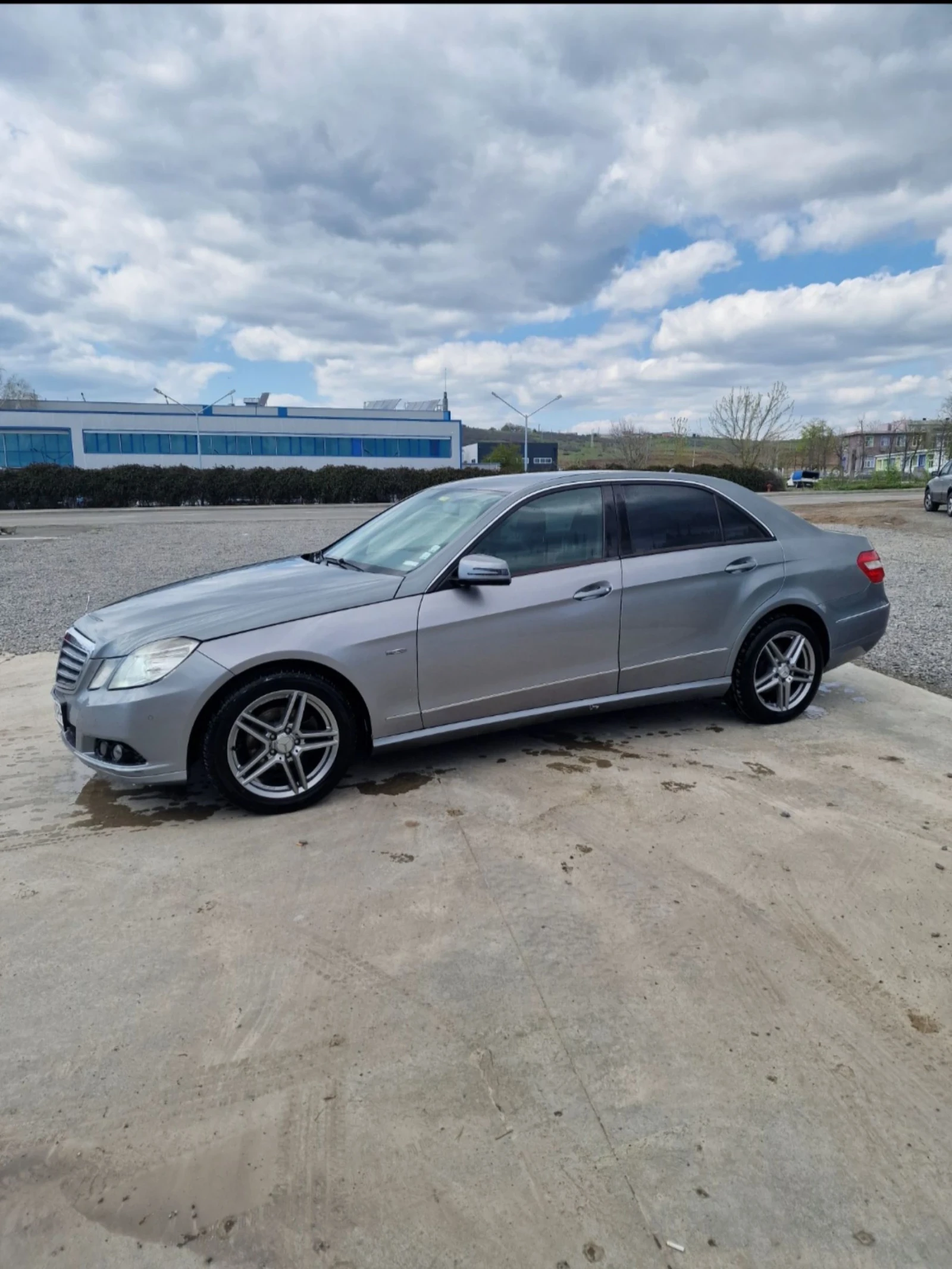 Mercedes-Benz E 220  - изображение 2