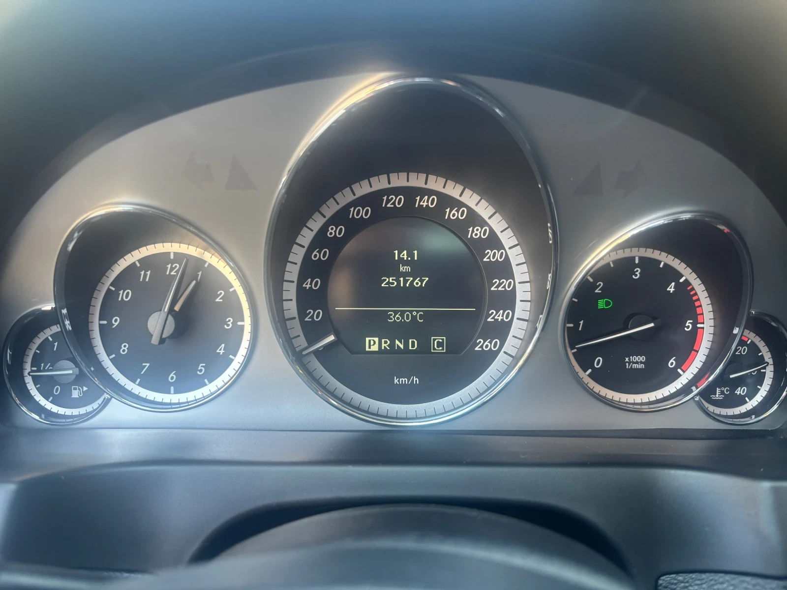 Mercedes-Benz E 350  - изображение 9