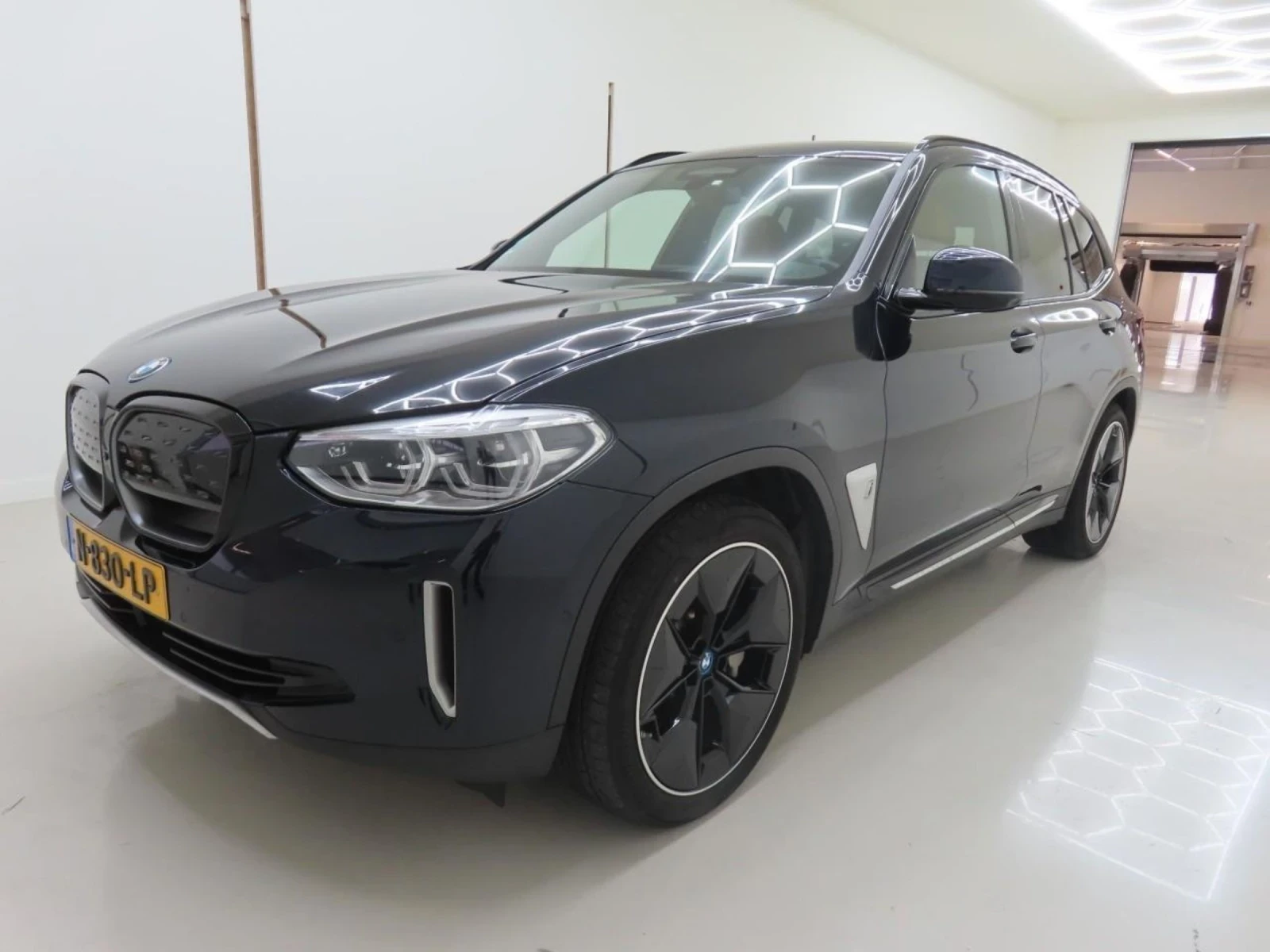 BMW iX3 HIGH EXECUTIVE 80KWH - изображение 2