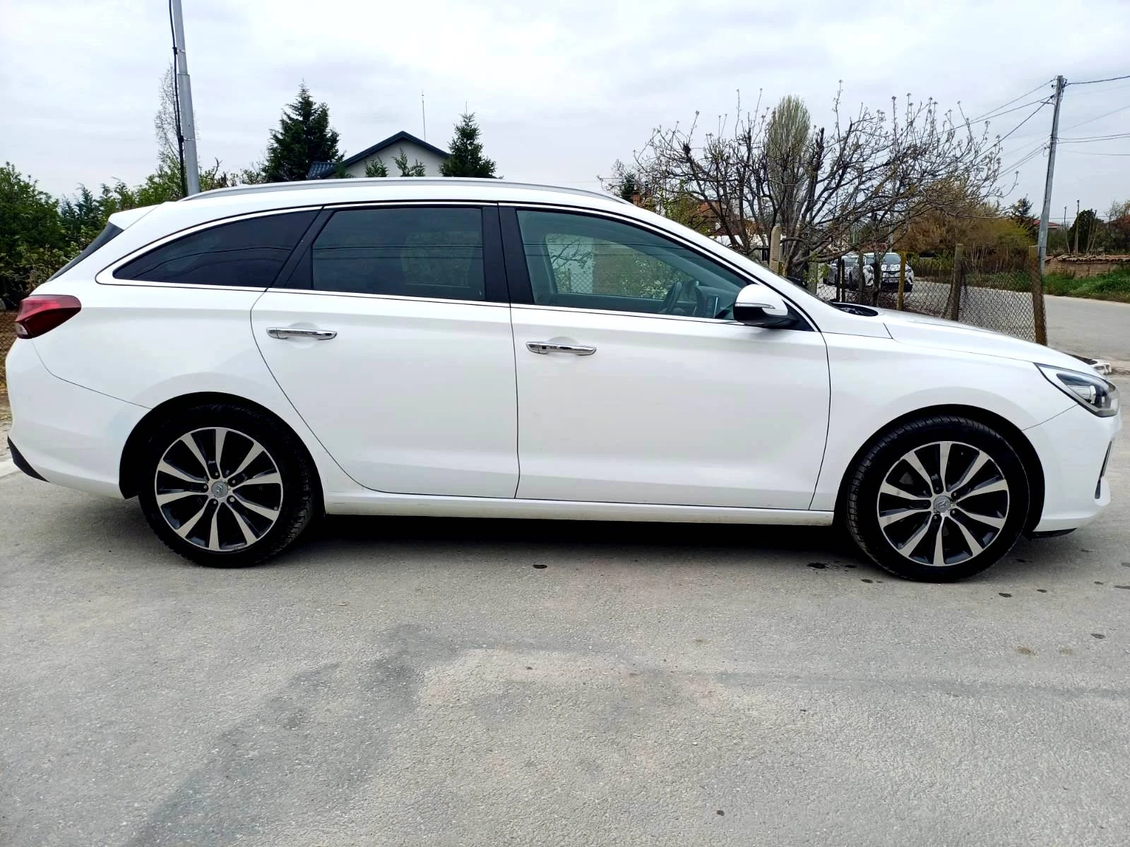 Hyundai I30 1.6 CRDi -FULL, снимка 5 - Автомобили и джипове - 53402534