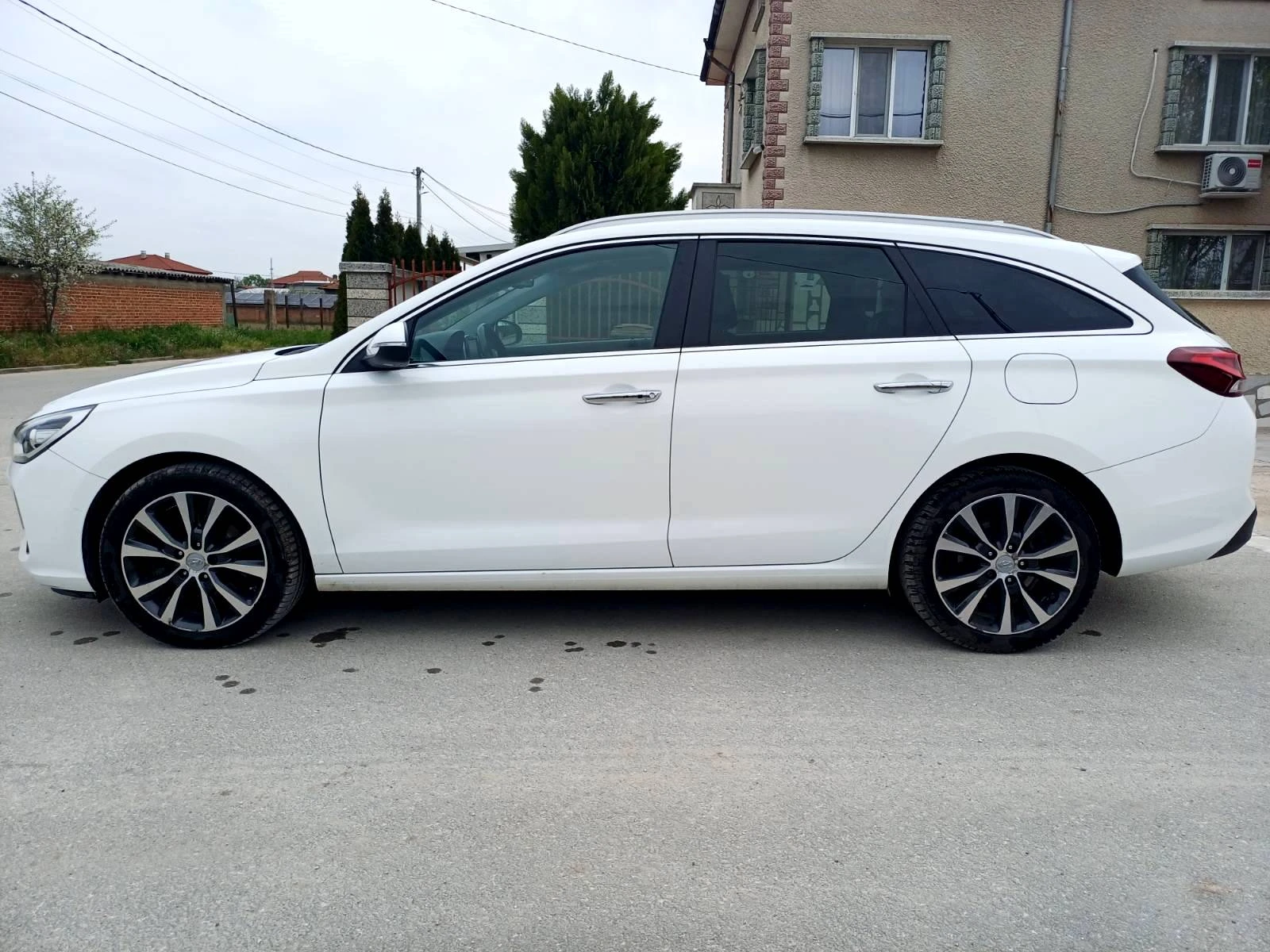Hyundai I30 1.6 CRDi -FULL, снимка 6 - Автомобили и джипове - 53402534