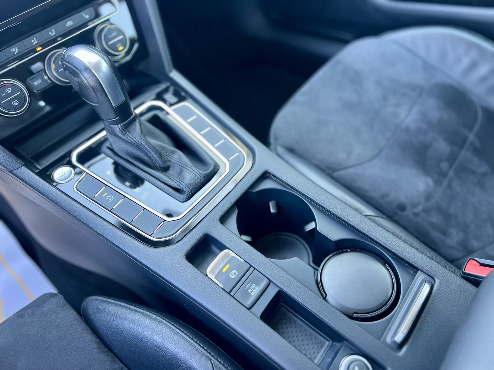 VW Arteon Elegance / 2.0TFSI / 190 к.с. / DSG / LED, снимка 17 - Автомобили и джипове - 54703065