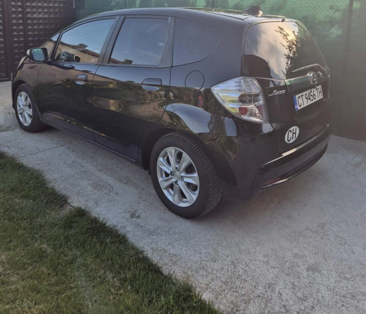 Honda Jazz 1.3 Hibrid IMA Facelift, снимка 2 - Автомобили и джипове - 55060771