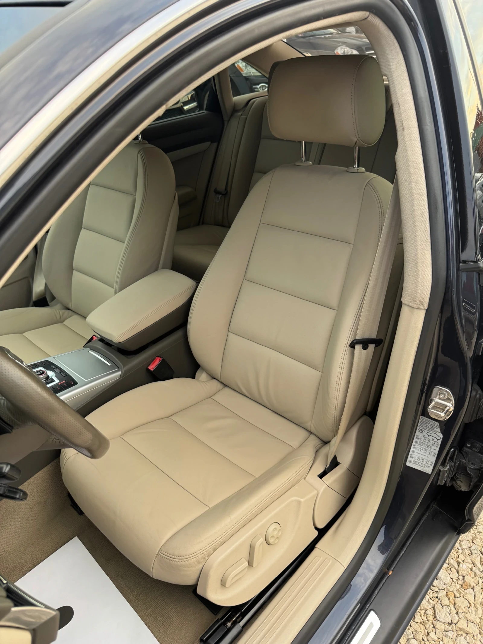 Audi A6 3, 0TDI 239k.c. Distronic!, снимка 9 - Автомобили и джипове - 55365401