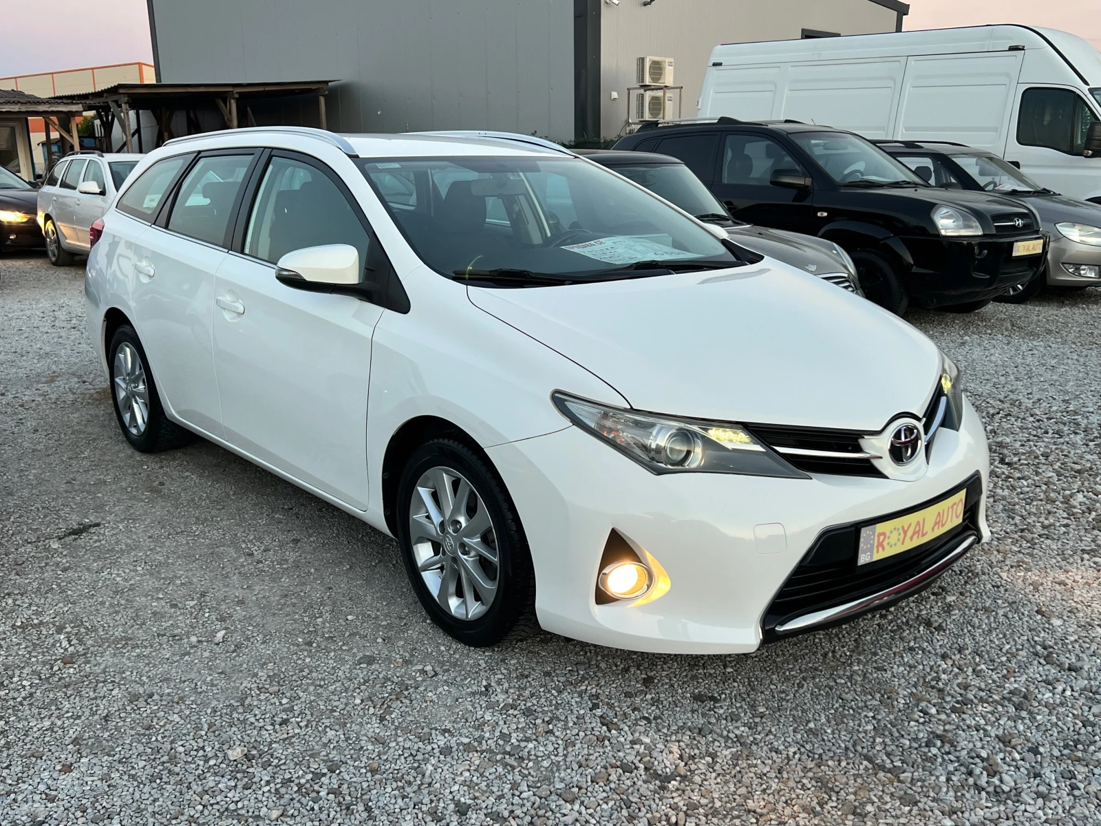 Toyota Auris ЛИЗИНГ-КЛИМА-НАВИ-КАМЕРА-ТОП, снимка 3 - Автомобили и джипове - 55729795