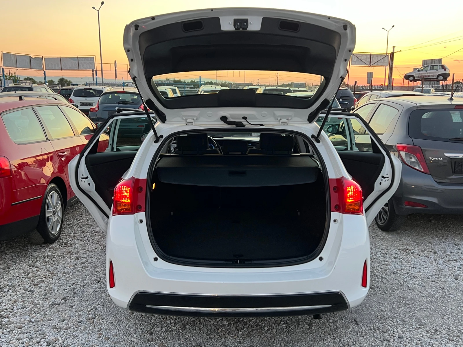 Toyota Auris ЛИЗИНГ-КЛИМА-НАВИ-КАМЕРА-ТОП, снимка 9 - Автомобили и джипове - 55729795