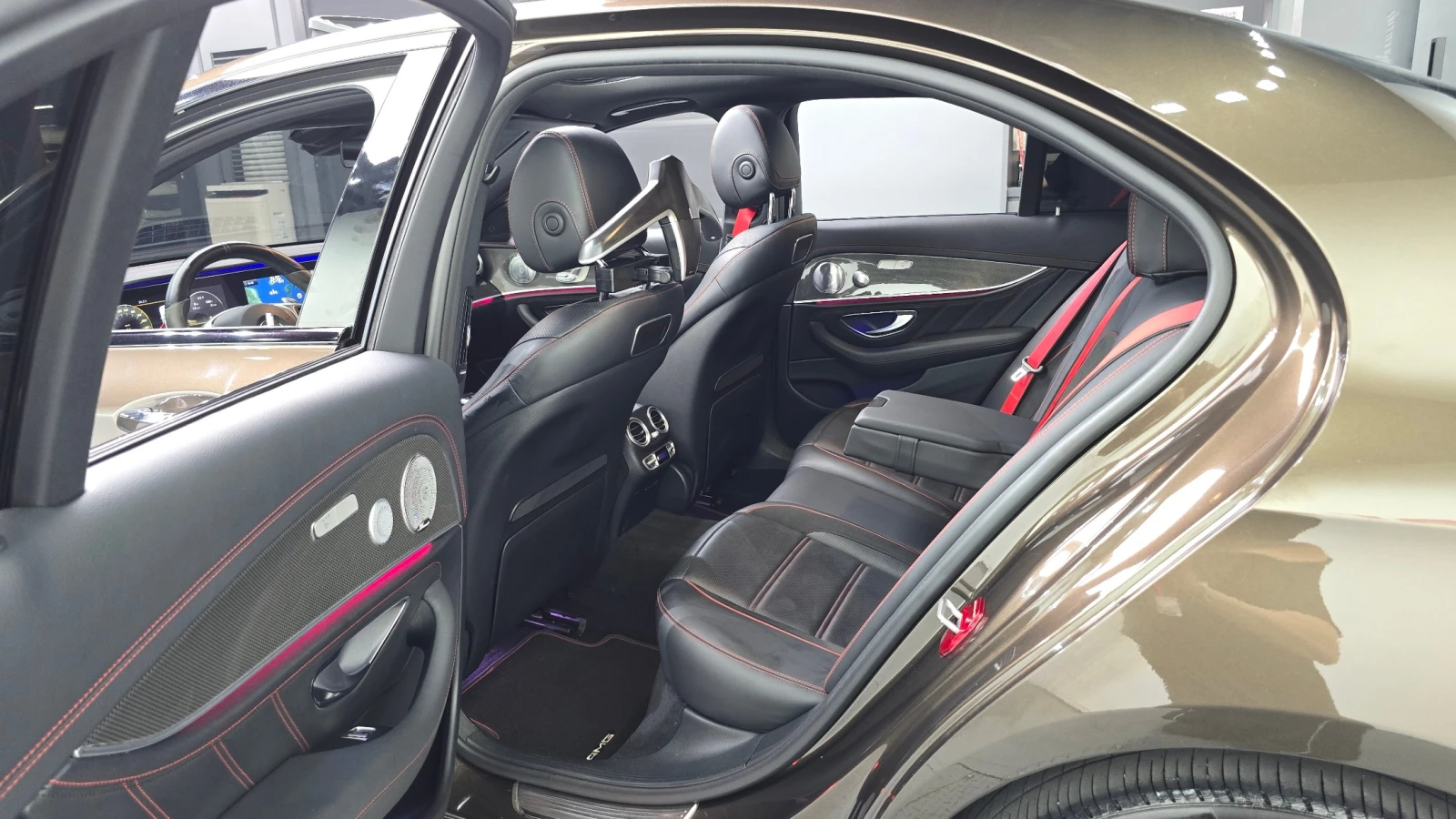 Mercedes-Benz E 43 AMG 4Matic, снимка 9 - Автомобили и джипове - 55742187