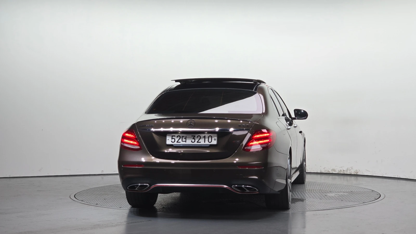 Mercedes-Benz E 43 AMG 4Matic, снимка 4 - Автомобили и джипове - 55742187
